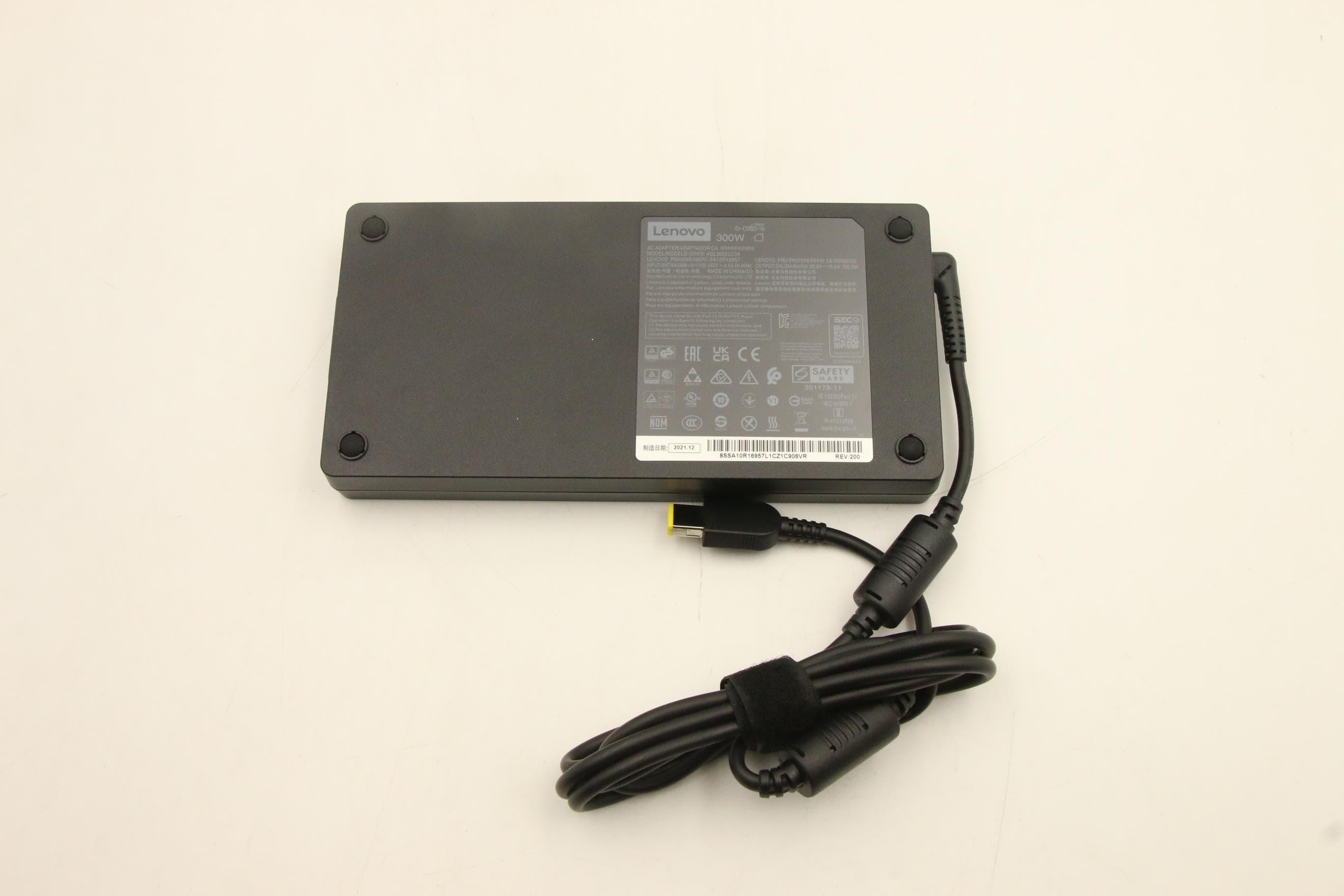 Lenovo Slim,300W,20V,3P,WW,LTN 5A10W86290